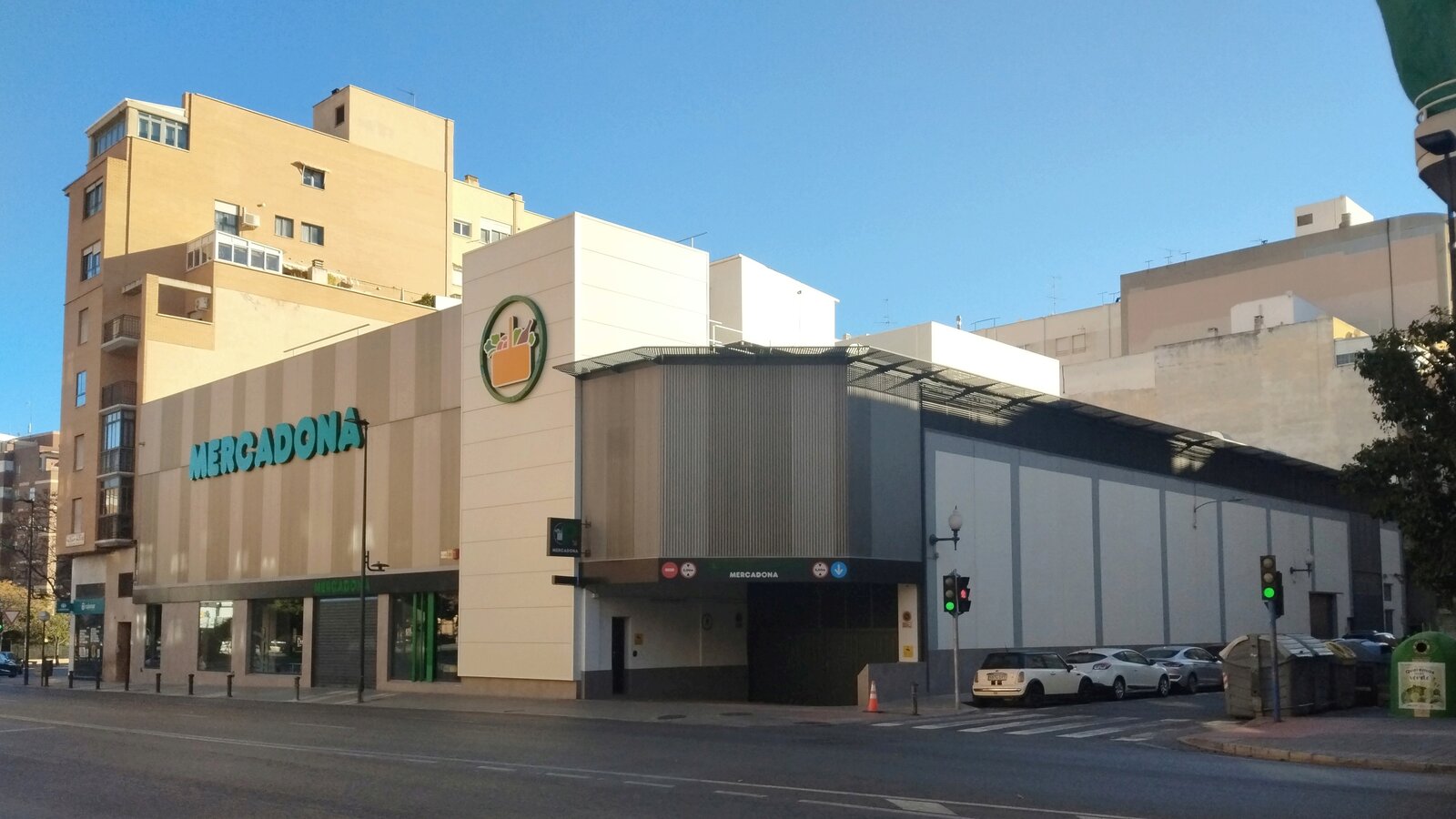 Mercadona, sancionada por no fichar a sus jefes de tienda